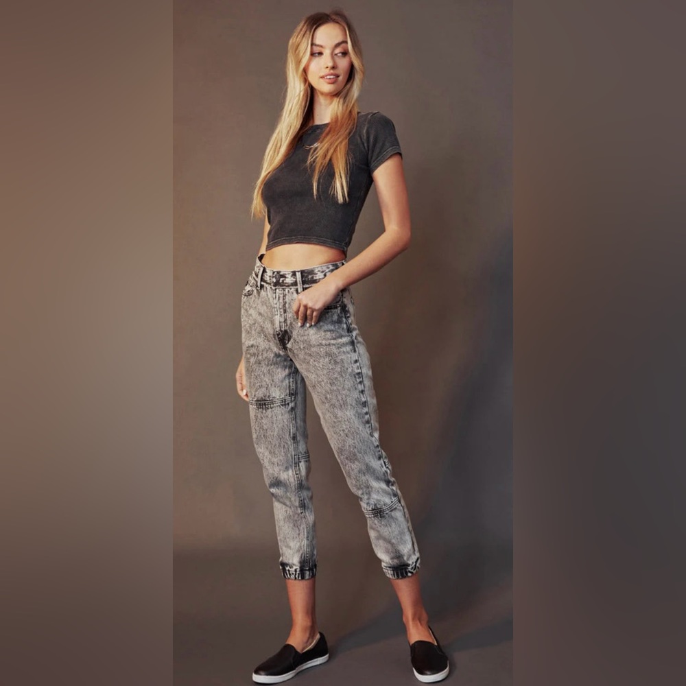 NWT KanCan Sydney Ultra High Rise Joggers Womens size 28/9 Grey acid wash